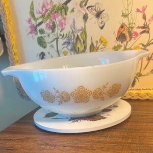 Vintage PYREX 443 butterfly gold nesting bowl